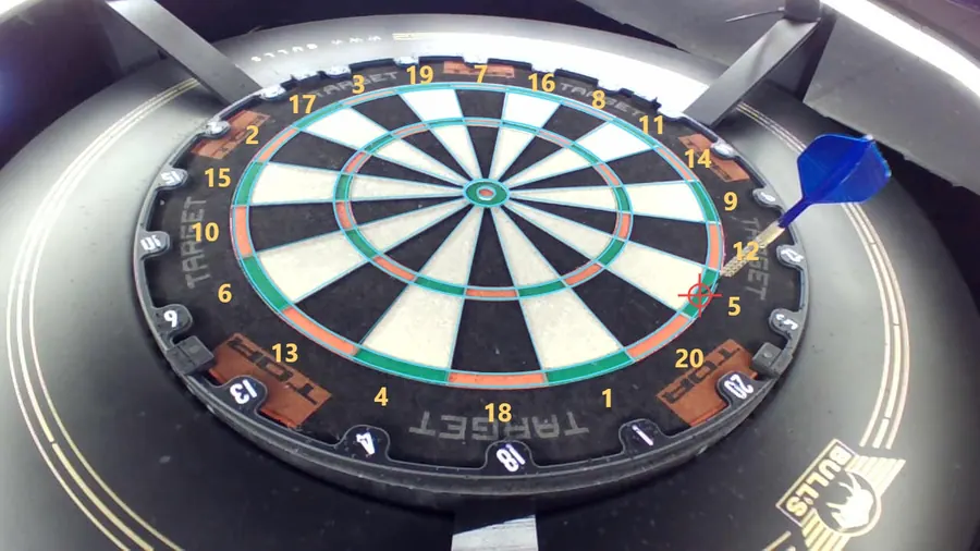 Webcam 2: a dart in the board with the tip marked
