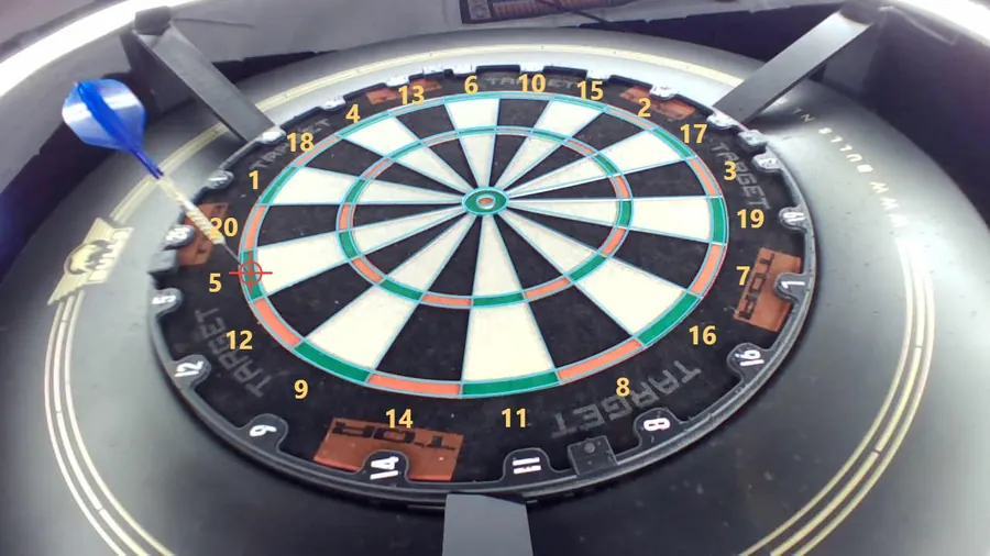 Webcam 3: a dart in the board with the tip marked